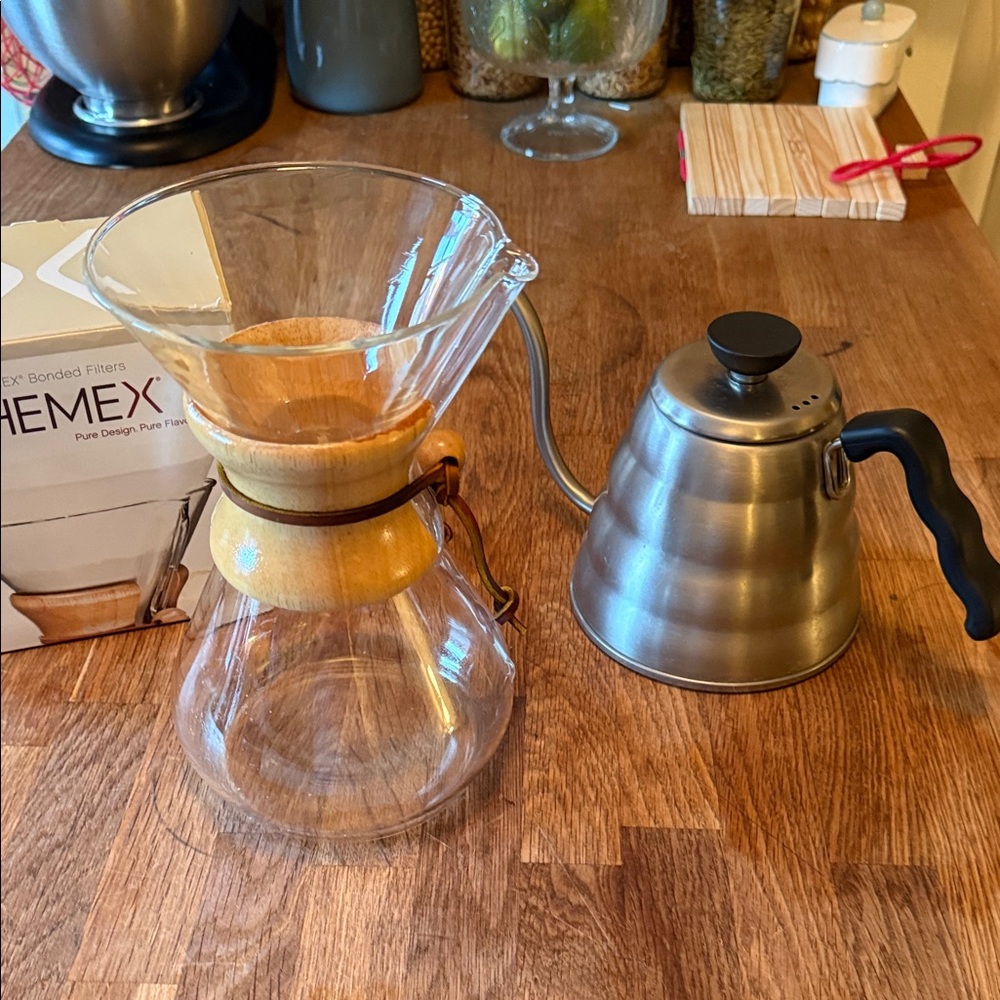 Chemex 6-Cup Coffee Maker + Gooseneck Kettle + Filters – Excellent Condition
